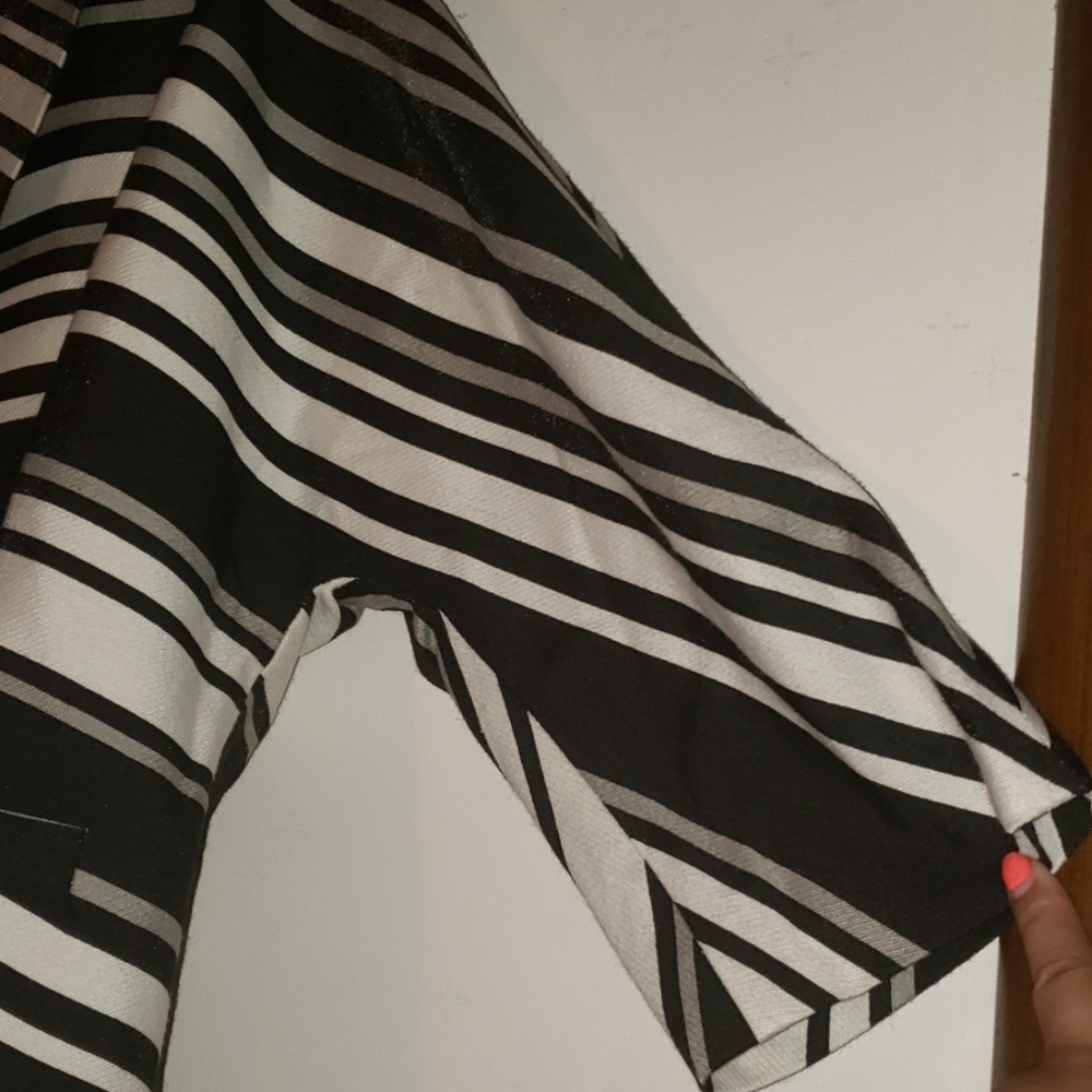 Cropped Blazer - Picture 3 of 4